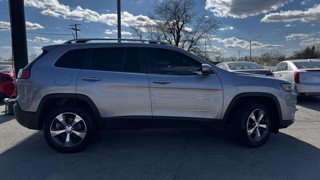 Photo of 2020 Gray Jeep Cherokee
