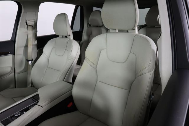 Photo of 2017 Luminous Sand Metallic Volvo XC90