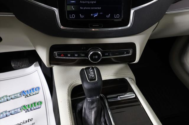 Photo of 2017 Luminous Sand Metallic Volvo XC90