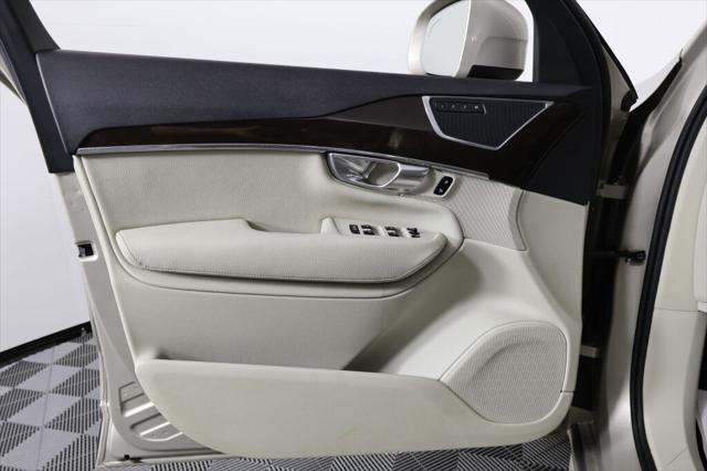 Photo of 2017 Luminous Sand Metallic Volvo XC90