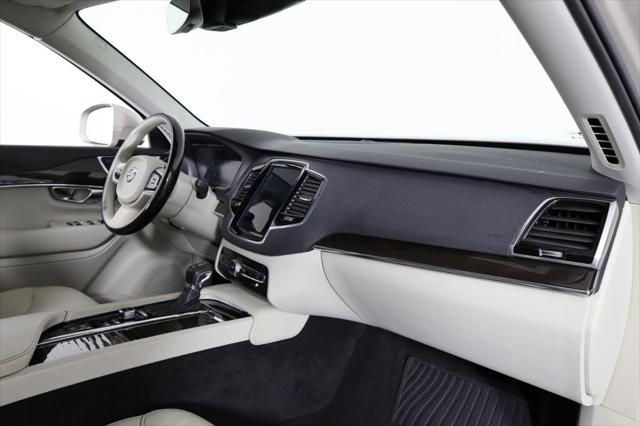 Photo of 2017 Luminous Sand Metallic Volvo XC90