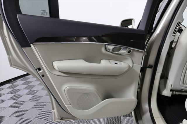 Photo of 2017 Luminous Sand Metallic Volvo XC90