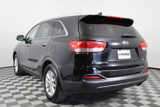 Photo of 2017 Ebony Black Kia Sorento