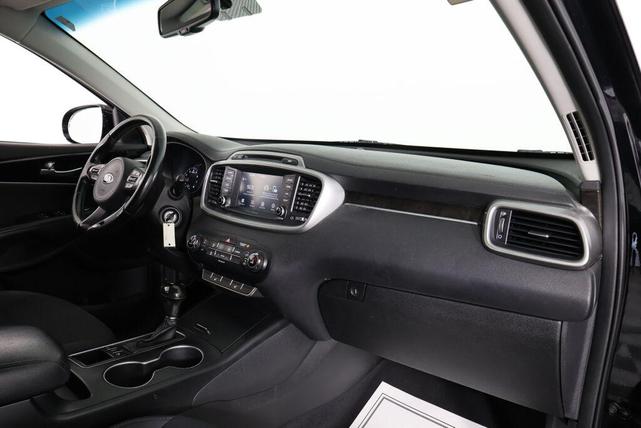Photo of 2017 Ebony Black Kia Sorento