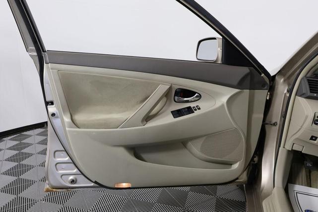 Photo of 2007 Desert Sand Mica Toyota Camry Hybrid