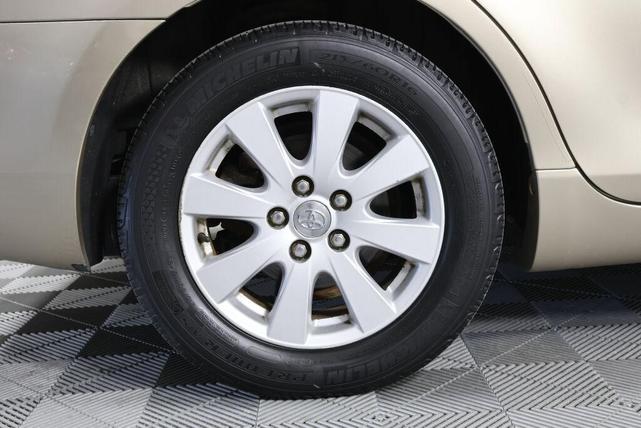 Photo of 2007 Desert Sand Mica Toyota Camry Hybrid