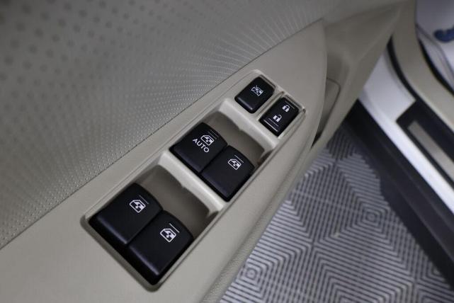 Photo of 2014 Satin White Pearl Subaru Outback