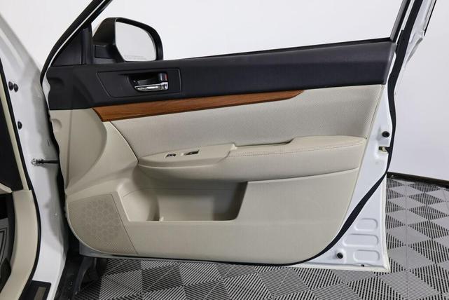 Photo of 2014 Satin White Pearl Subaru Outback