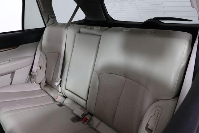 Photo of 2014 Satin White Pearl Subaru Outback
