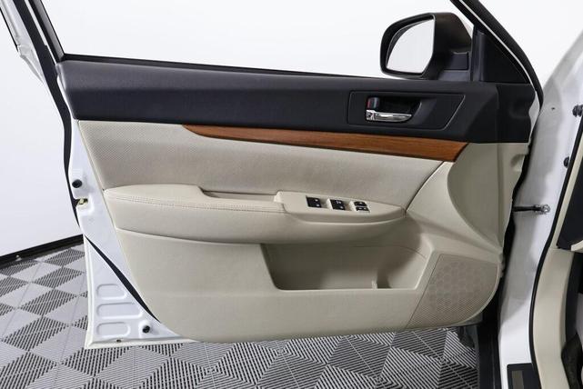 Photo of 2014 Satin White Pearl Subaru Outback