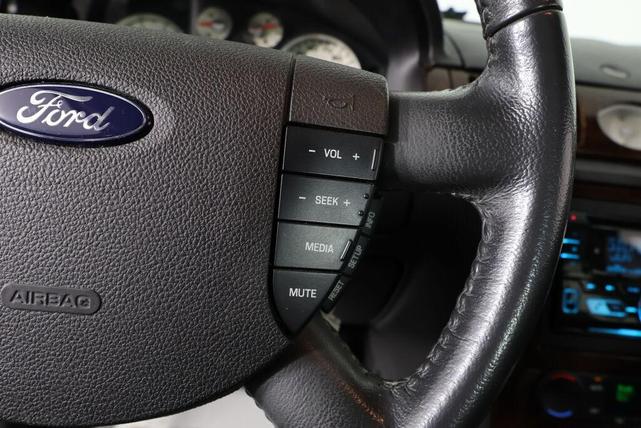 Photo of 2005 Silver Frost Clearcoat Metallic Ford Five Hundred