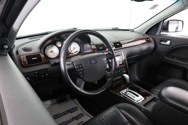 Photo of 2005 Silver Frost Clearcoat Metallic Ford Five Hundred