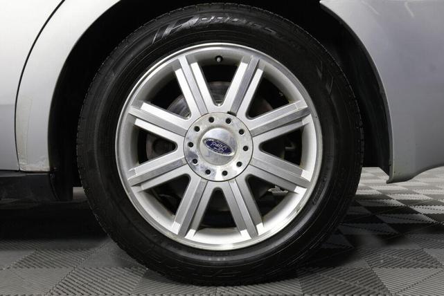 Photo of 2005 Silver Frost Clearcoat Metallic Ford Five Hundred