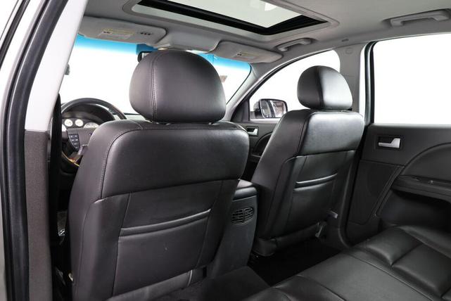 Photo of 2005 Silver Frost Clearcoat Metallic Ford Five Hundred