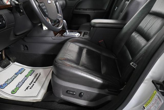 Photo of 2005 Silver Frost Clearcoat Metallic Ford Five Hundred