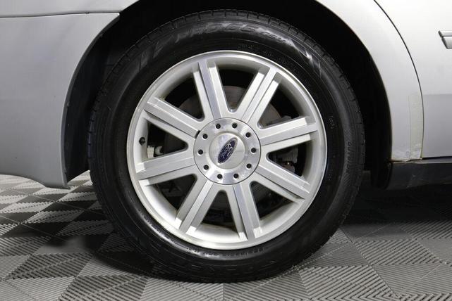 Photo of 2005 Silver Frost Clearcoat Metallic Ford Five Hundred