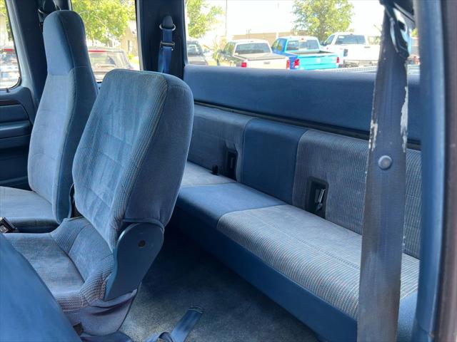 Photo of 1996 White Ford F-250