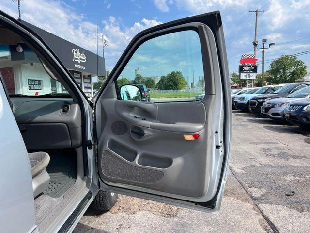 Photo of 1998 Gray Ford F-150