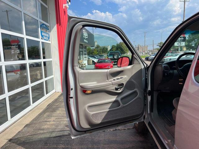 Photo of 1998 Gray Ford F-150
