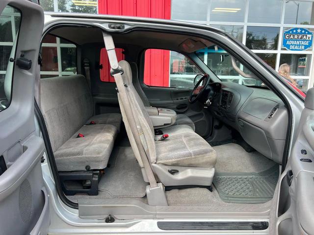 Photo of 1998 Gray Ford F-150