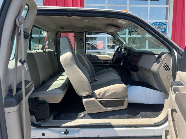 Photo of 2008 White Ford F-350