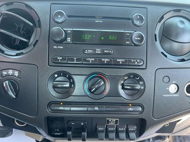 Photo of 2008 White Ford F-350