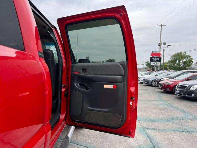 Photo of 2003 Red GMC Sierra 2500