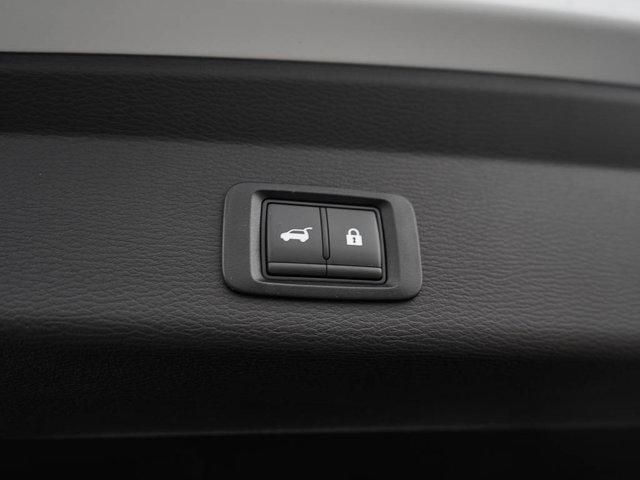 Photo of 2025 White Diamond / Black Mitsubishi Outlander