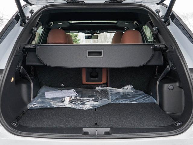 Photo of 2025 White Diamond / Black Mitsubishi Outlander