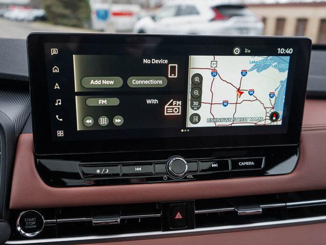 Photo of 2025 White Diamond / Black Mitsubishi Outlander