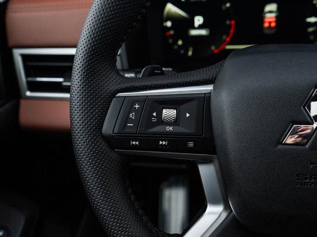 Photo of 2025 White Diamond / Black Mitsubishi Outlander