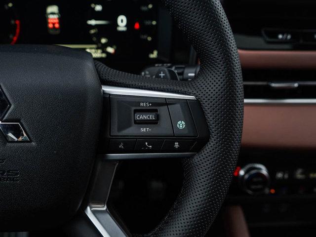 Photo of 2025 White Diamond / Black Mitsubishi Outlander