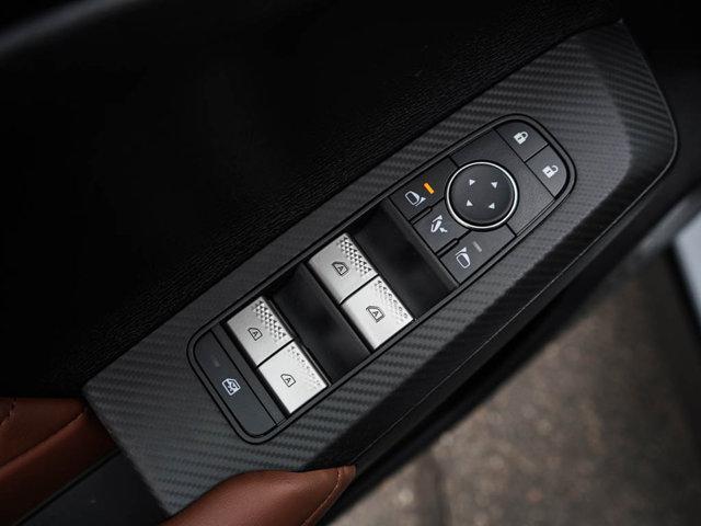 Photo of 2025 White Diamond / Black Mitsubishi Outlander
