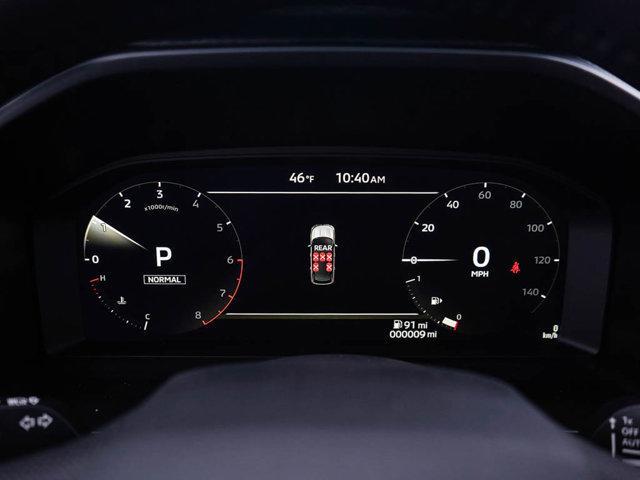 Photo of 2025 White Diamond / Black Mitsubishi Outlander