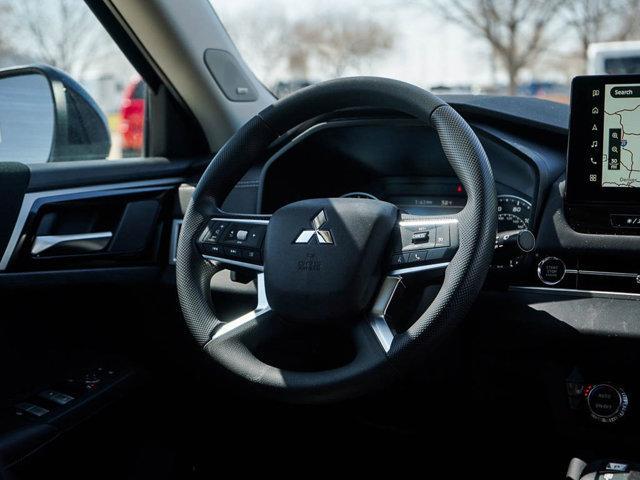 Photo of 2025 Labrador Black Pearl Mitsubishi Outlander