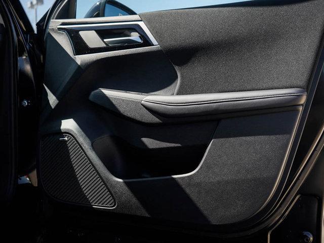 Photo of 2025 Labrador Black Pearl Mitsubishi Outlander