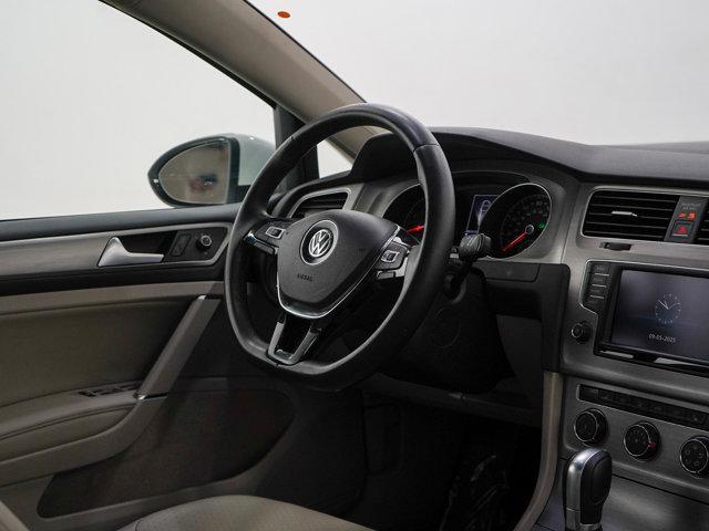 Photo of 2016 Pure White Volkswagen Golf SportWagen