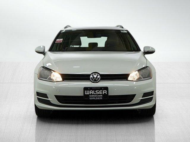 Photo of 2016 Pure White Volkswagen Golf SportWagen