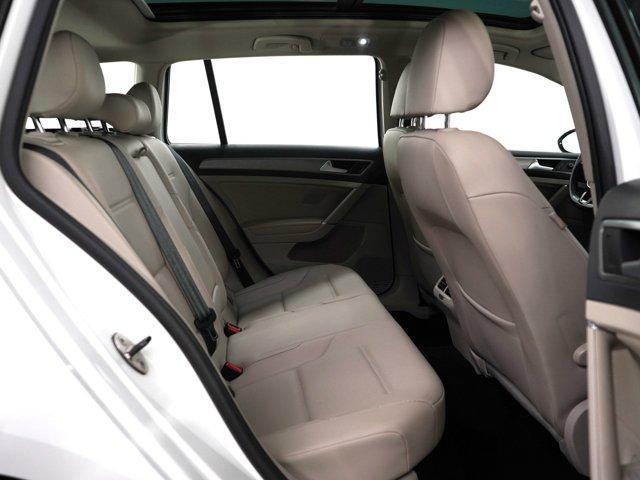 Photo of 2016 Pure White Volkswagen Golf SportWagen
