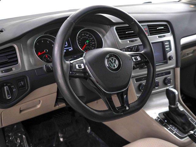 Photo of 2016 Pure White Volkswagen Golf SportWagen
