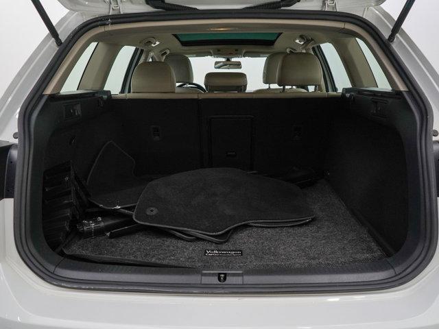 Photo of 2016 Pure White Volkswagen Golf SportWagen