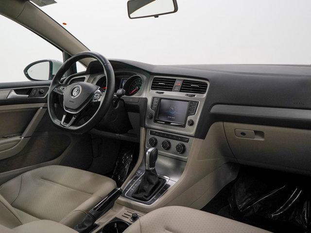 Photo of 2016 Pure White Volkswagen Golf SportWagen
