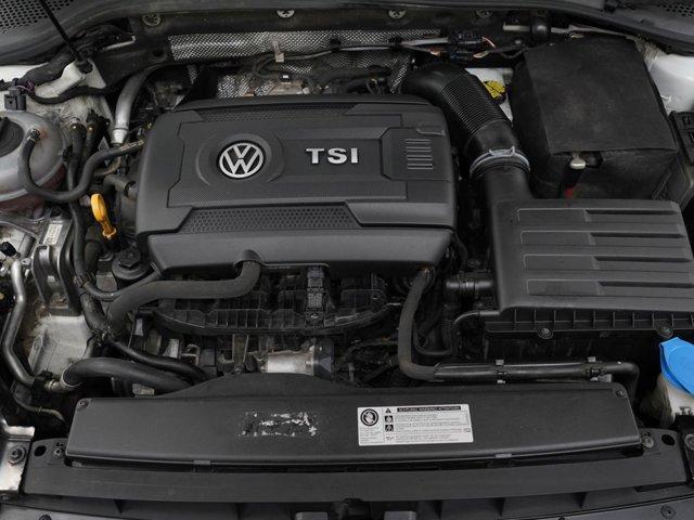 Photo of 2016 Pure White Volkswagen Golf SportWagen
