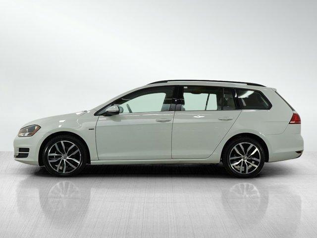 Photo of 2016 Pure White Volkswagen Golf SportWagen