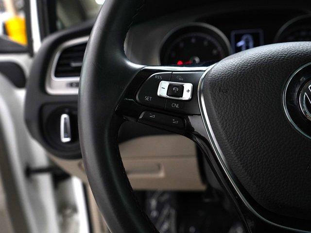 Photo of 2016 Pure White Volkswagen Golf SportWagen