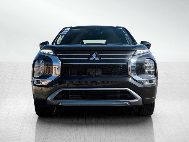 Photo of 2025 Black Diamond Mitsubishi Outlander