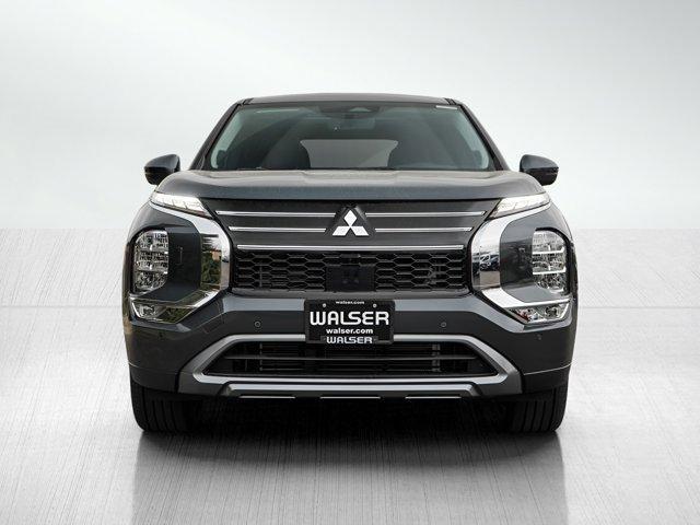 Photo of 2025 Graphite Gray Mitsubishi Outlander