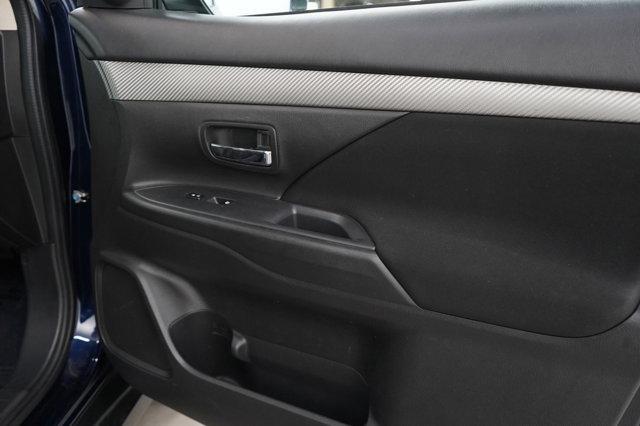 Photo of 2018 Blue Mitsubishi Outlander