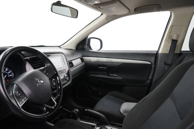 Photo of 2018 Blue Mitsubishi Outlander