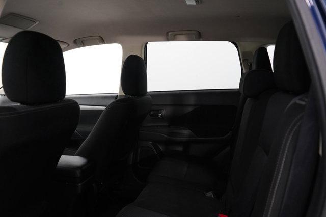 Photo of 2018 Blue Mitsubishi Outlander